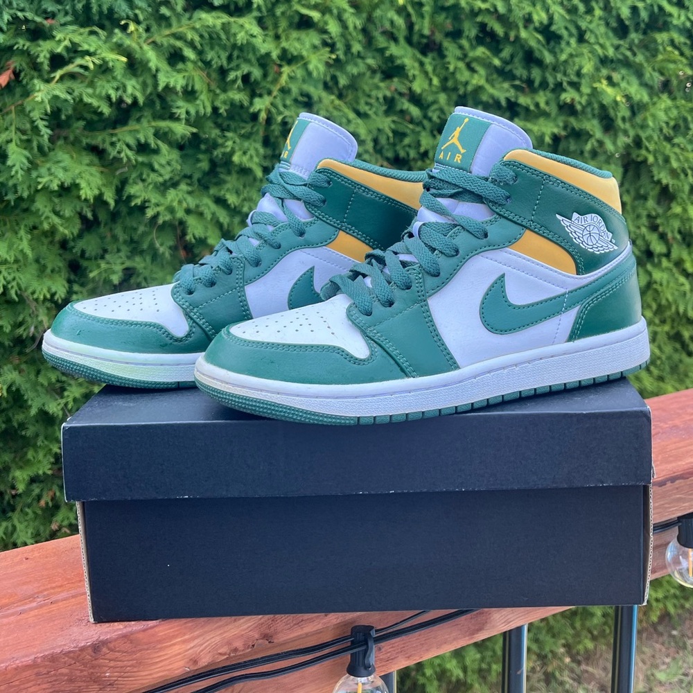 Air Jordan 1 Mid ‘Sonic’ Everlasting Sneaker